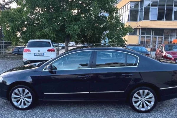 Makina ne shitje ne Tirane - 2,800 Euro