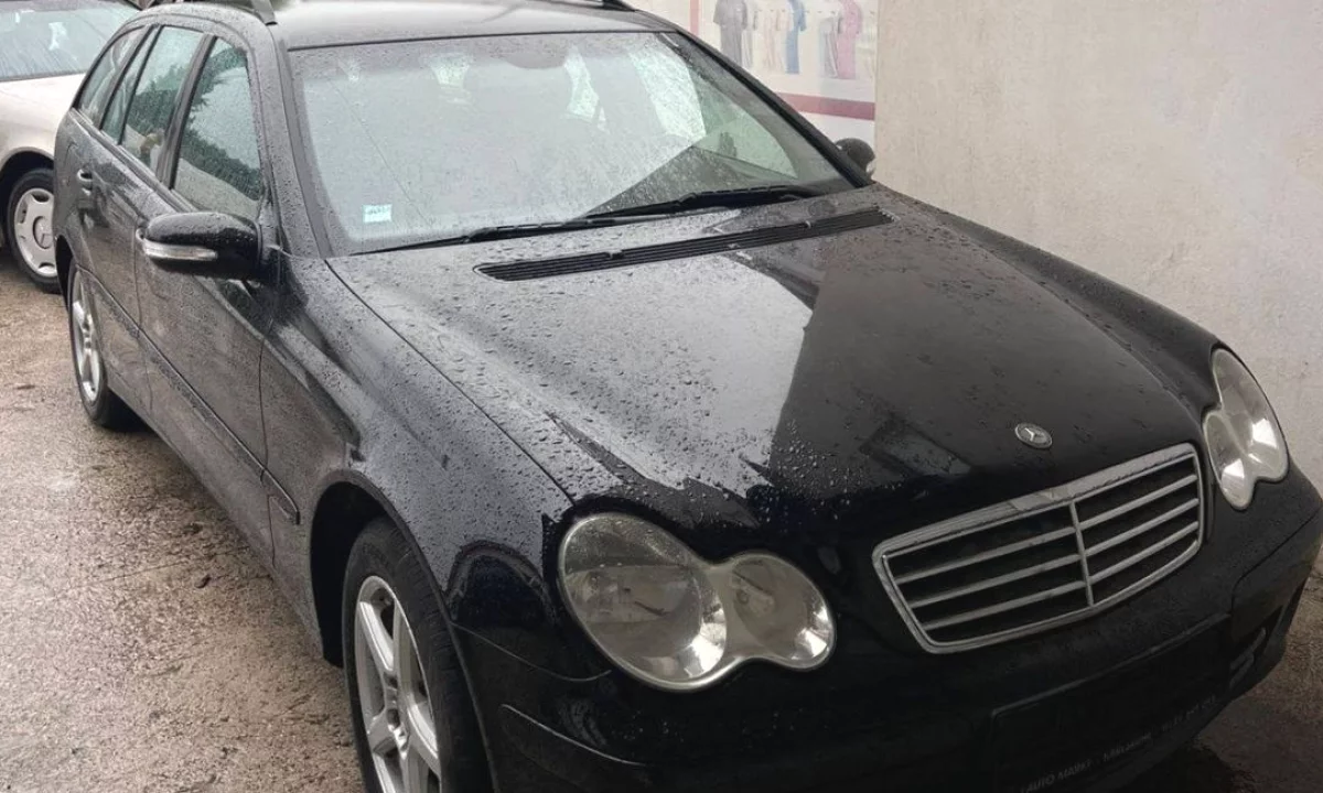Makina ne shitje ne Berat, Mercedes-Benz, 2007 Diesel,Kambio Manual Pagesa 3,000  Euro.
