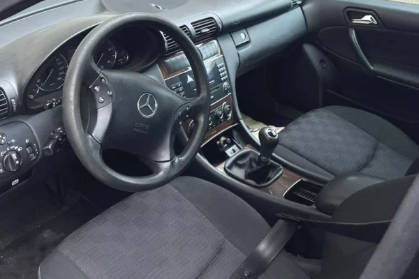 Makina ne shitje ne Berat, Mercedes-Benz, 2007 Diesel,Kambio Manual Pagesa 3,000  Euro.