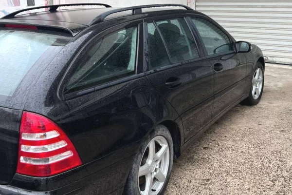 Makina ne shitje ne Berat, Mercedes-Benz, 2007 Diesel,Kambio Manual Pagesa 3,000  Euro.