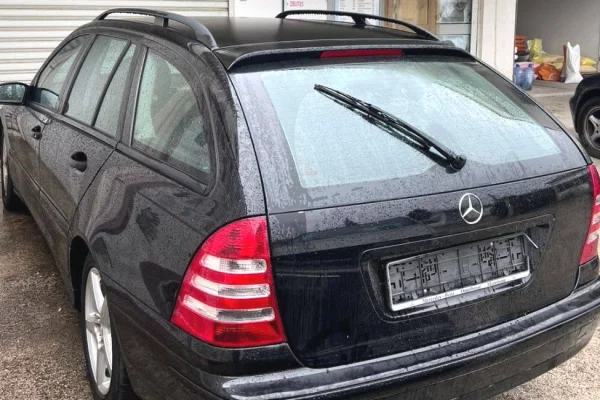 Makina ne shitje ne Berat, Mercedes-Benz, 2007 Diesel,Kambio Manual Pagesa 3,000  Euro.