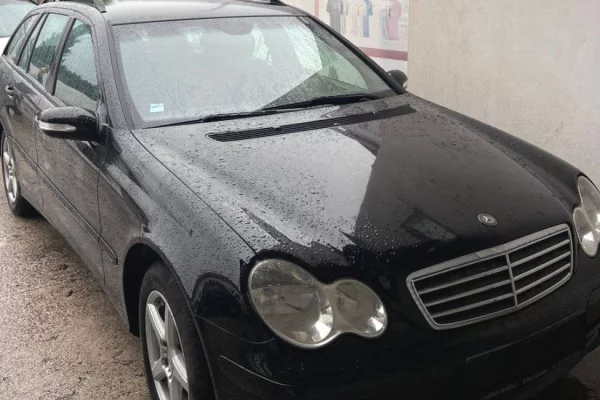 Makina ne shitje ne Berat - 3,000 Euro