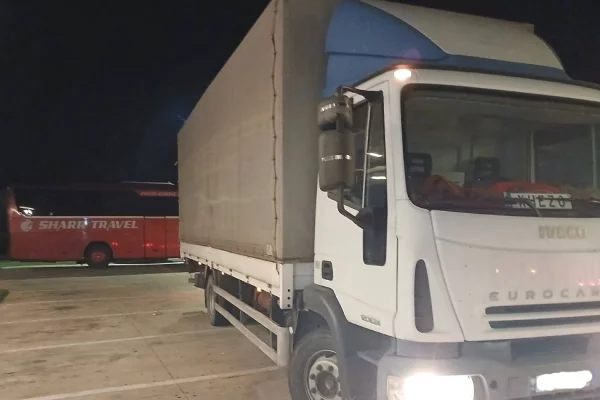 Makina ne shitje ne Vlore, Iveco, 2006 Diesel,Kambio Manual Pagesa 10,000  Euro.