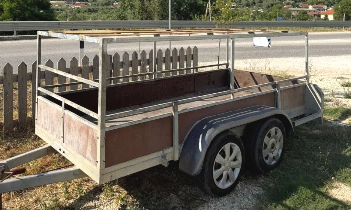 Makina ne shitje ne Vlore, Tjeter, 2008 Tjeter,Kambio Manual Pagesa 2,800  Euro.