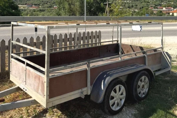 Makina ne shitje ne Vlore, Tjeter, 2008 Tjeter,Kambio Manual Pagesa 2,800  Euro.