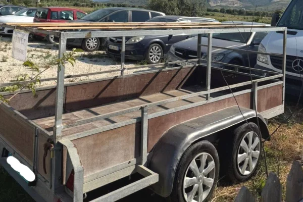 Makina ne shitje ne Vlore, Tjeter, 2008 Tjeter,Kambio Manual Pagesa 2,800  Euro.