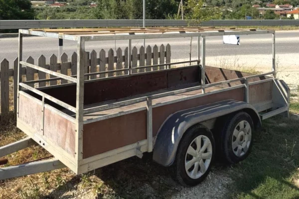 Makina ne shitje ne Vlore - 2,800 Euro