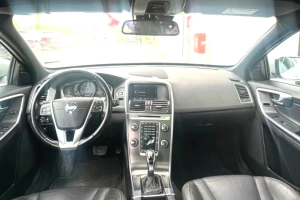 Makina ne shitje ne Tirane, Volvo, 2015 gasoline-gas,Kambio Automatik Pagesa 10,500  Euro.