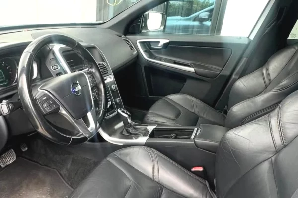 Makina ne shitje ne Tirane, Volvo, 2015 gasoline-gas,Kambio Automatik Pagesa 10,500  Euro.
