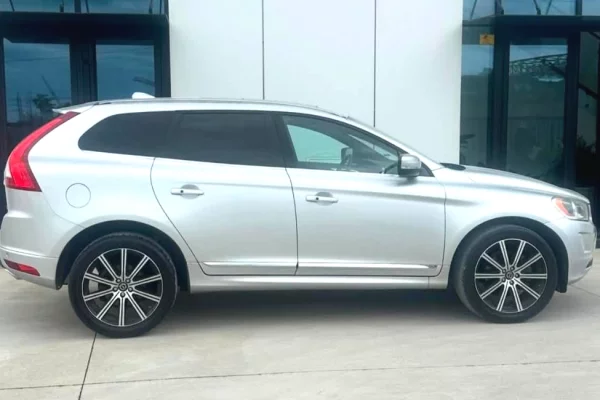 Makina ne shitje ne Tirane, Volvo, 2015 gasoline-gas,Kambio Automatik Pagesa 10,500  Euro.