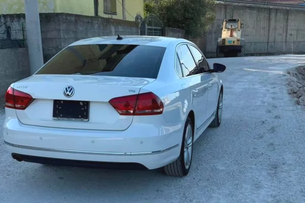 Makina ne shitje ne Durres, Volkswagen, 2013 Diesel,Kambio Automatik Pagesa 6,999  Euro.