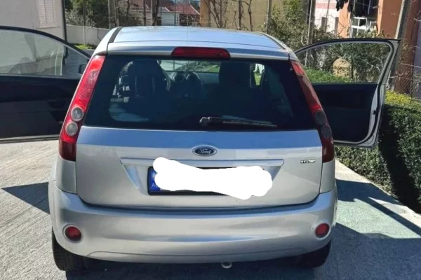 Makina ne shitje ne Tirane, Ford, 2008 Diesel,Kambio Manual Pagesa 1,850  Dollar.