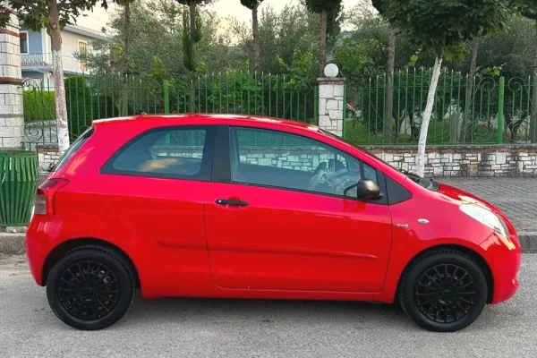 Makina ne shitje ne Tirane, Toyota, 2007 Diesel,Kambio Manual Pagesa 3,000  Euro.