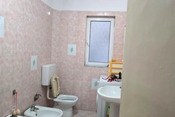 Shtepi me qera Apartament ne Tirane, 2+1, Mobilimi E mobiluar, Pagesa 40,000  Leke.