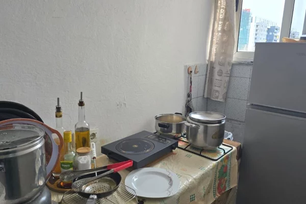 Shtepi me qera Apartament ne Tirane, 2+1, Mobilimi E mobiluar, Pagesa 40,000  Leke.