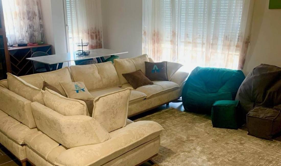 Shtepi me qera Apartament ne Tirane, 3+1, Mobilimi E mobiluar, Pagesa 100,000  Leke.