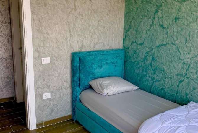 Shtepi me qera Apartament ne Tirane, 3+1, Mobilimi E mobiluar, Pagesa 100,000  Leke.