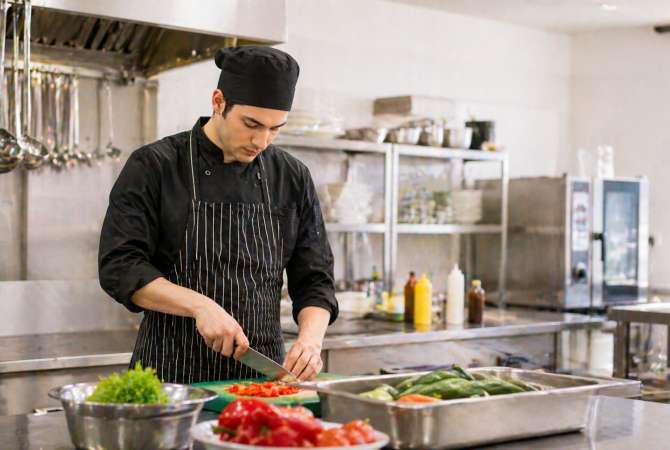 Njoftime Pune per Ndihmes Kuzhinier ne Himare