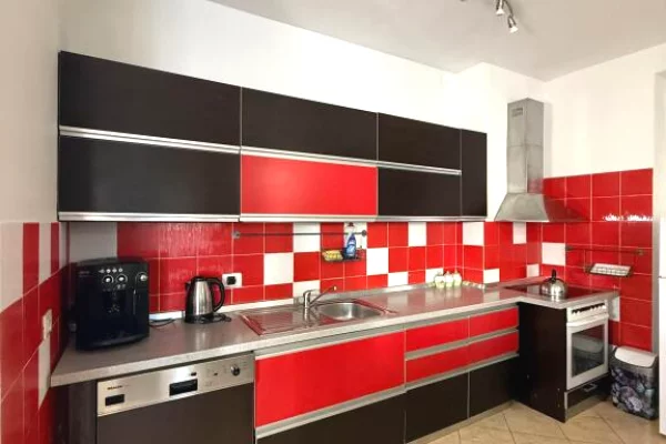 Shtepi me qera Apartament ne Tirane, 2+1, Mobilimi E mobiluar, Pagesa 750  Euro.