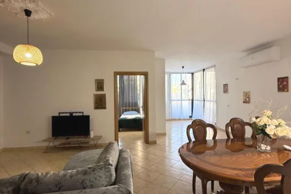 Shtepi me qera Apartament ne Tirane, 2+1, Mobilimi E mobiluar, Pagesa 750  Euro.