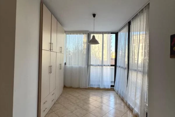 Shtepi me qera Apartament ne Tirane, 2+1, Mobilimi E mobiluar, Pagesa 750  Euro.