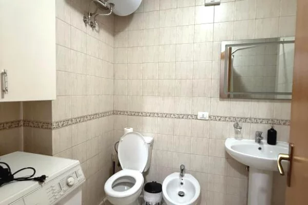 Shtepi me qera Apartament ne Tirane, 2+1, Mobilimi E mobiluar, Pagesa 750  Euro.