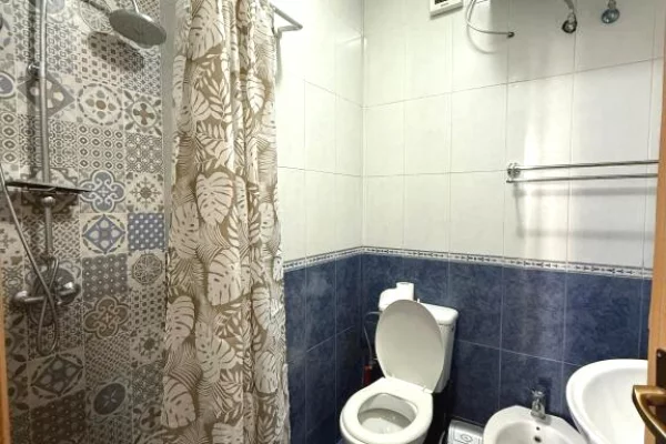 Shtepi me qera Apartament ne Tirane, 2+1, Mobilimi E mobiluar, Pagesa 750  Euro.