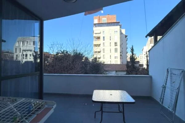 Shtepi me qera Apartament ne Tirane, 2+1, Mobilimi E mobiluar, Pagesa 750  Euro.