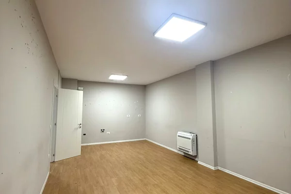 Eskluzive, Jepet me qera apartament bosh 2+1 + post parkimi 