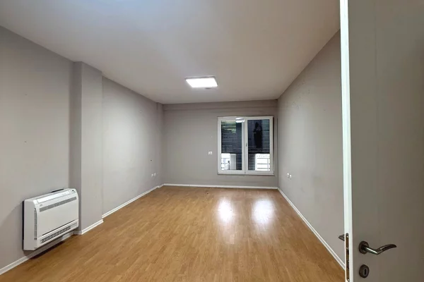 Ambient biznesi me qera 3+1 ne Tirane - 800 Euro