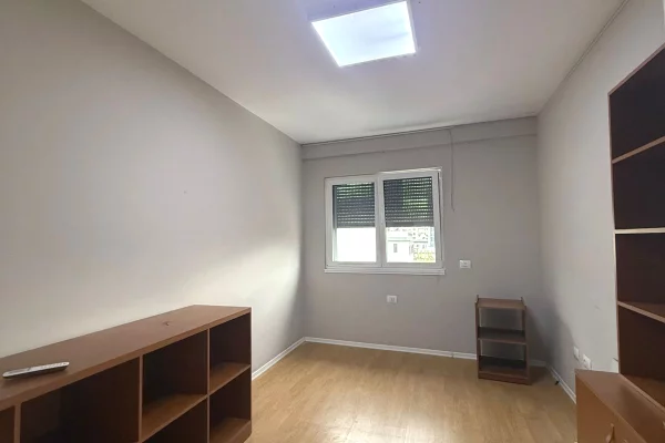 Eskluzive, Jepet me qera apartament bosh 2+1 + post parkimi 