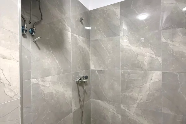 Eskluzive, Jepet me qera apartament bosh 2+1 + post parkimi 