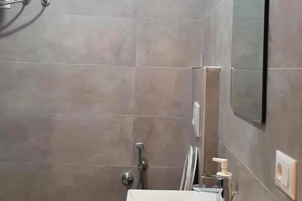 Shtepi me qera Apartament ne Tirane, 3+1, Mobilimi E mobiluar, Pagesa 1,100  Euro.