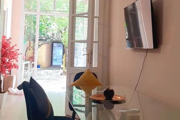 Shtepi me qera Apartament ne Tirane, 3+1, Mobilimi E mobiluar, Pagesa 1,100  Euro.