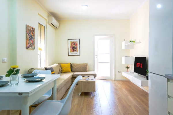 Shtepi me qera Apartament ne Tirane, 2+1, Mobilimi E mobiluar, Pagesa 900  Euro.