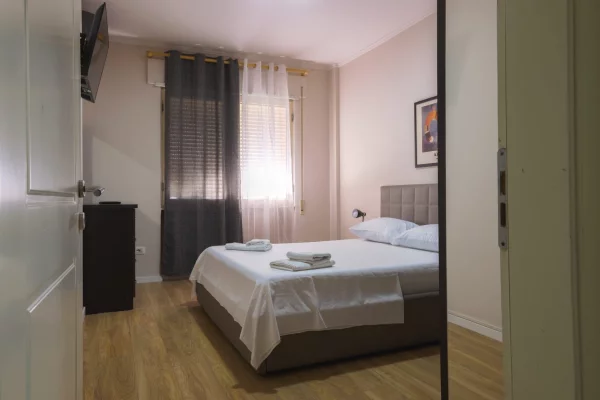 Shtepi me qera Apartament ne Tirane, 2+1, Mobilimi E mobiluar, Pagesa 900  Euro.