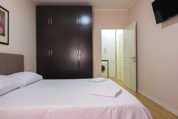Shtepi me qera Apartament ne Tirane, 2+1, Mobilimi E mobiluar, Pagesa 900  Euro.