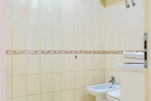 Shtepi me qera Apartament ne Tirane, 2+1, Mobilimi E mobiluar, Pagesa 900  Euro.