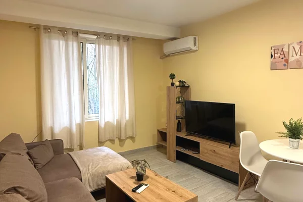 Eskluzive, Apartament 2+1 për qera – pranë Gardës !