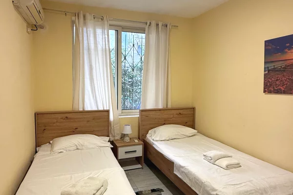 Shtepi me qera Apartament ne Tirane, 2+1, Mobilimi E mobiluar, Pagesa 800  Euro.