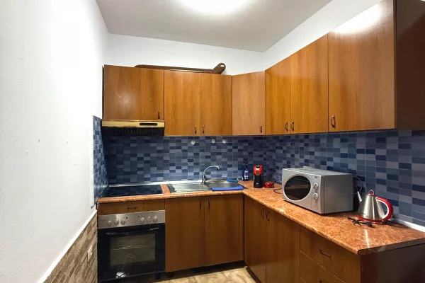 Shtepi me qera Apartament ne Tirane, 1+1, Mobilimi E mobiluar, Pagesa 550  Euro.