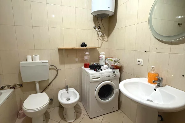 Shtepi me qera Apartament ne Tirane, 1+1, Mobilimi E mobiluar, Pagesa 550  Euro.