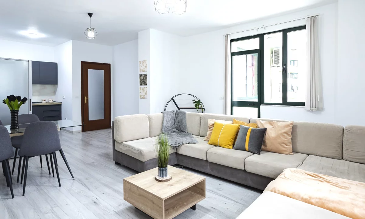 Shtepi me qera Apartament ne Tirane, 3+1, Mobilimi E mobiluar, Pagesa 1,100  Euro.