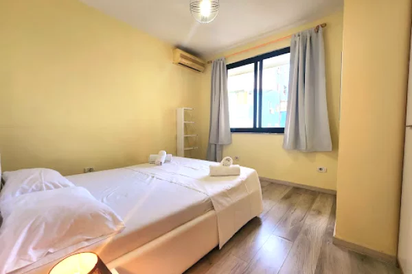 Shtepi me qera Apartament ne Tirane, 3+1, Mobilimi E mobiluar, Pagesa 1,100  Euro.