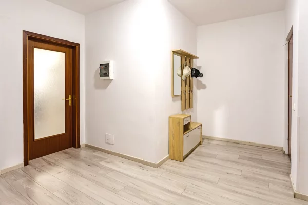 Shtepi me qera Apartament ne Tirane, 3+1, Mobilimi E mobiluar, Pagesa 1,100  Euro.