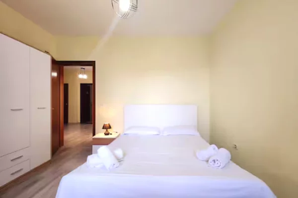 Shtepi me qera Apartament ne Tirane, 3+1, Mobilimi E mobiluar, Pagesa 1,100  Euro.