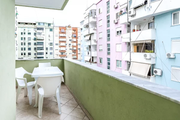 Shtepi me qera Apartament ne Tirane, 3+1, Mobilimi E mobiluar, Pagesa 1,100  Euro.