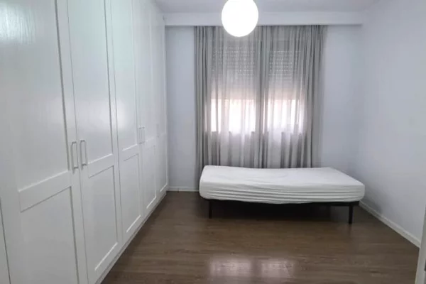 Shtepi me qera Apartament ne Tirane, 2+1, Mobilimi E mobiluar, Pagesa 750  Euro.