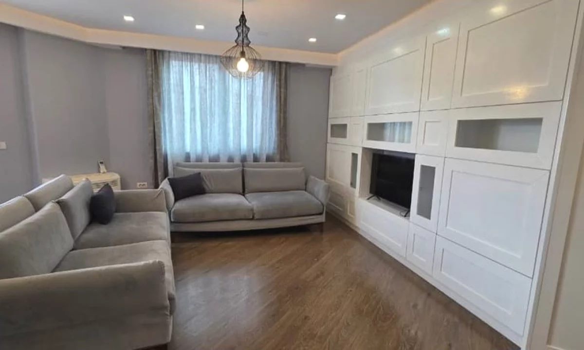 Shtepi me qera Apartament ne Tirane, 2+1, Mobilimi E mobiluar, Pagesa 750  Euro.