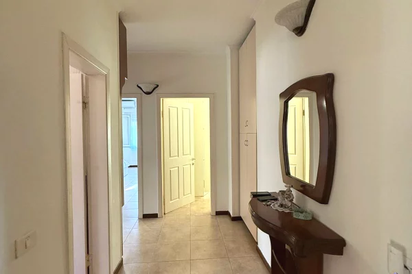 Shtepi me qera Apartament ne Tirane, 2+1, Mobilimi E mobiluar, Pagesa 750  Euro.